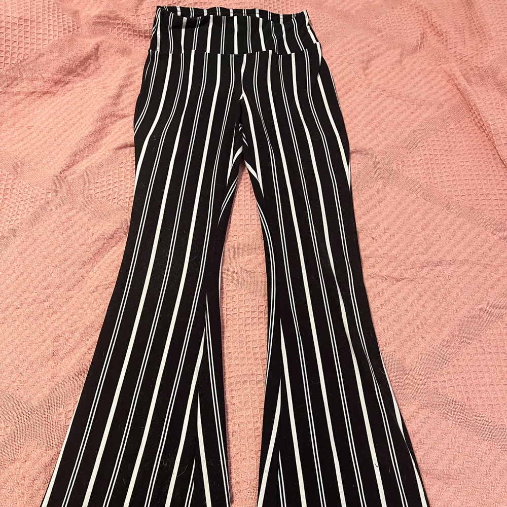 “bell bottom” leggings